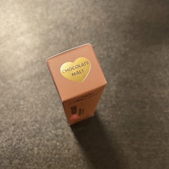 Too faced 24 hour matte eyeshadow - Chocolate Malt - Picture 2 of 3